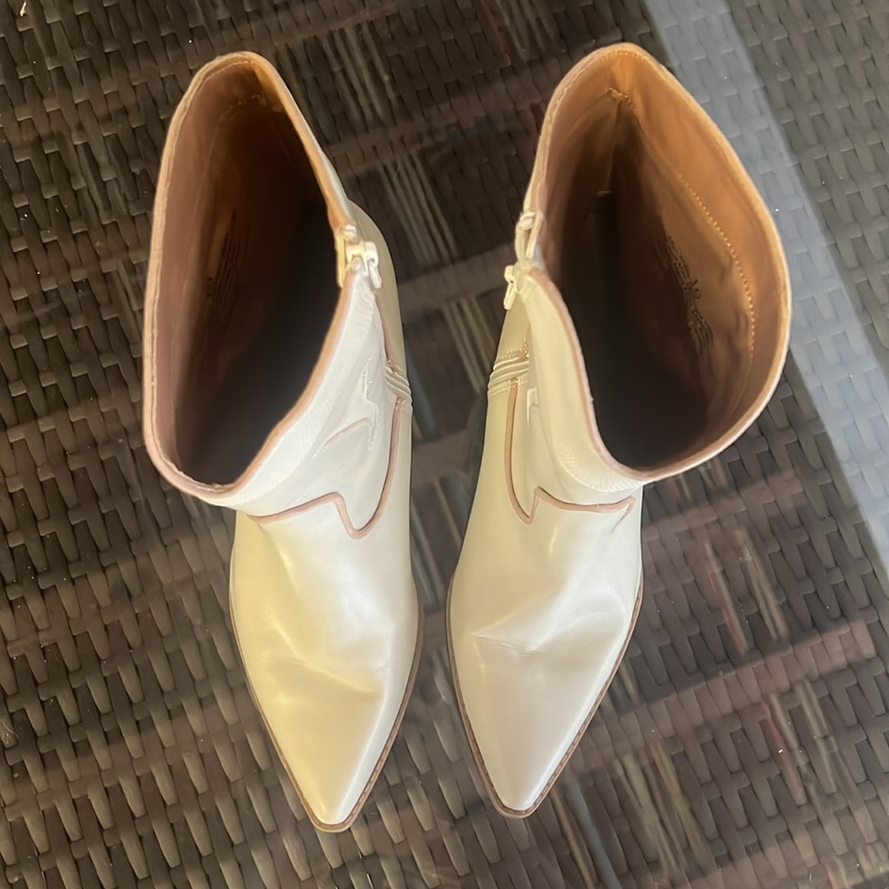 Universal Thread (Target) White Booties - image 5